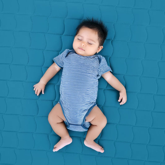赤ちゃんが寝ている画像