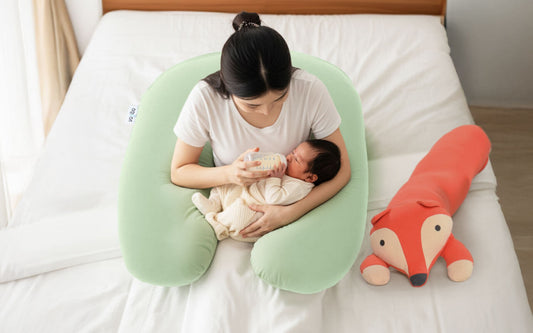 授乳クッション おすすめ｜赤ちゃんもお母さんも使える授乳枕の選び方