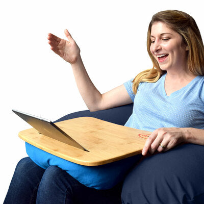 タブレットもノートPCも。リラックスしながら楽しめる万能トレイ「Traybo2.0（トレイボー2.0）」